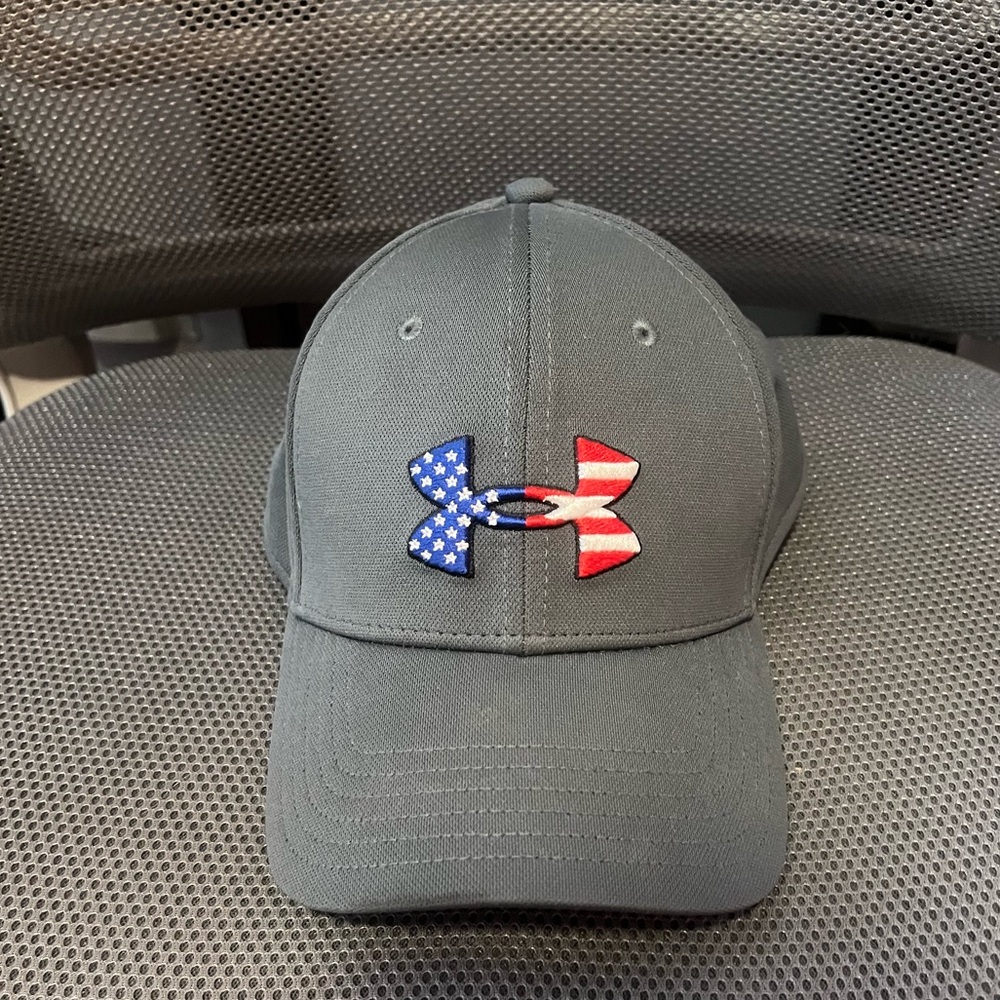 Under Armour Men's L/XL Grey Classic Fitted Hat
